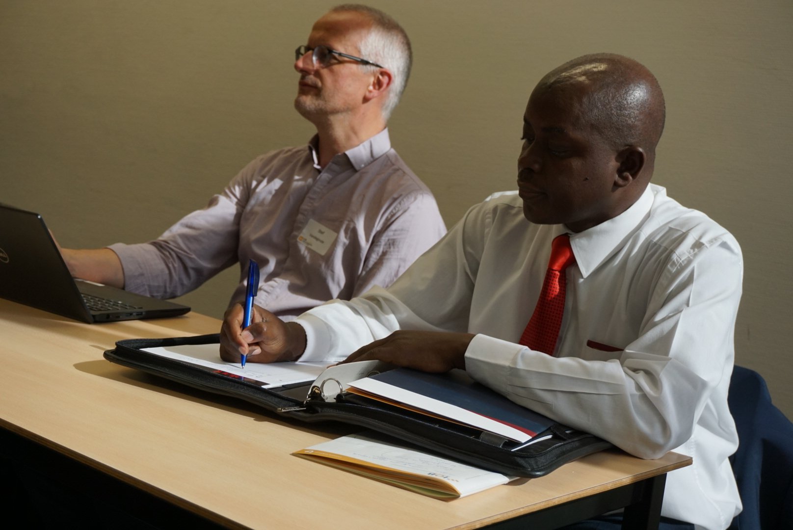 Stef Vandeginste ( @IOBUA @ArushaExit ), co-organiser of #BurundiConf2018 with Mgr #Nahimana (#Burundi Truth and Reconciliation Commission) at panel on land issues @UAntwerpen